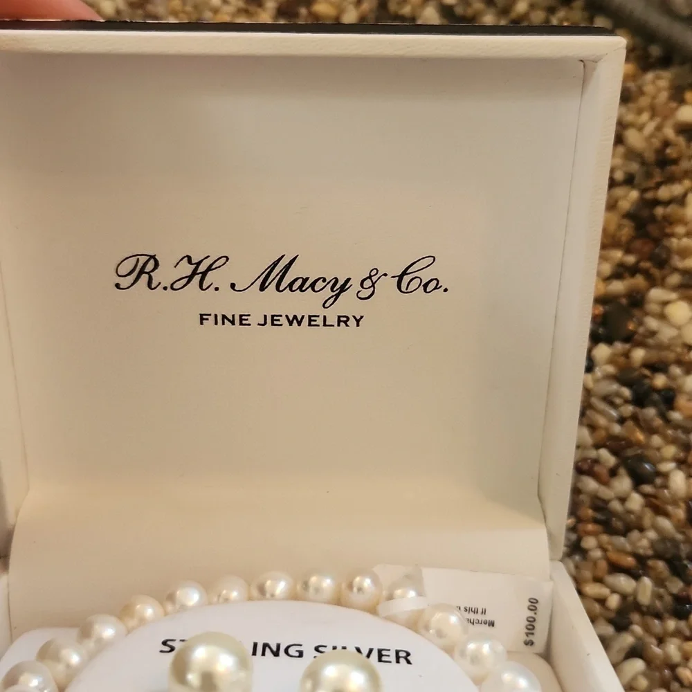 Elegant Freshwater Pearl Bracelet and‎ Earring Set